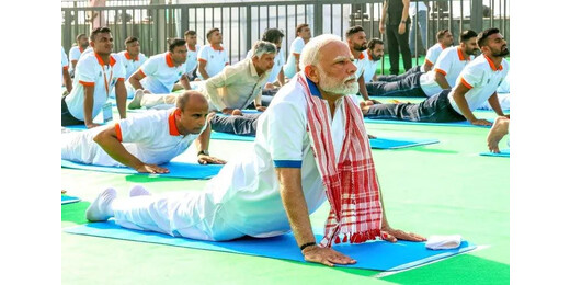 प्रधानमंत्री मोदी ने विशाखापट्टनम में तीन लाख लोगों संग किया योग, कहा - योग ने पूरी दुनिया को जोड़ा